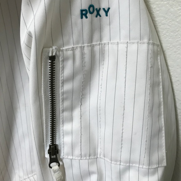 Roxy Snowboarding/Skiing Jacket - Picture 4 of 7